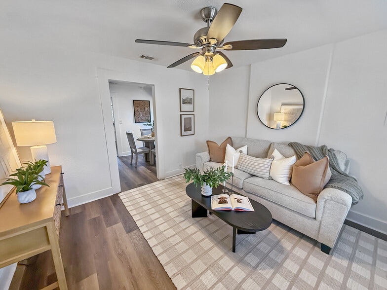 More Photos Of 703 E Main St, Little River Academy Flex For Sale