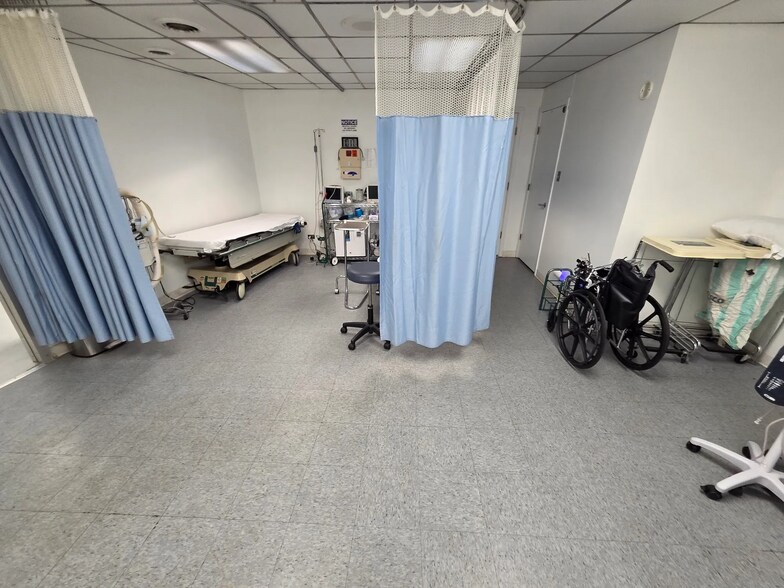 More Photos Of 3918 W 63rd St, Chicago Medical For Sale