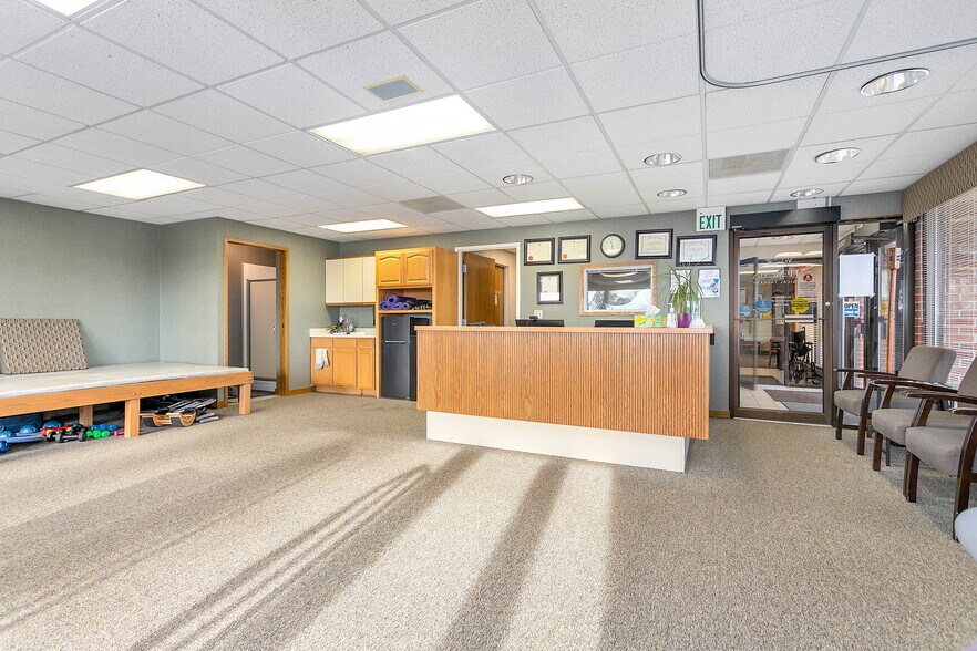 More Photos Of 8097 Harborview Rd, Blaine Office For Lease