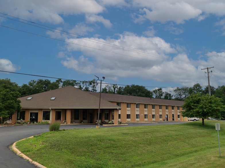 Primary Photo Of 1646 N Lafayette St, Macomb Hotel For Sale