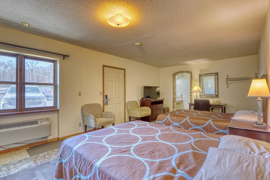More Photos Of 726 S Highway 35, Saint Croix Falls Hotel For Sale