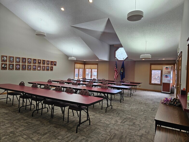 More Photos Of 3165 Cabaret Trl S, Saginaw Office For Sale