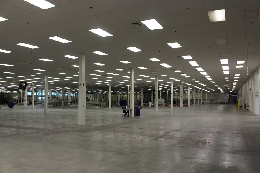 More Photos Of 8333 Hickman Mills Dr, Kansas City Warehouse For Sale