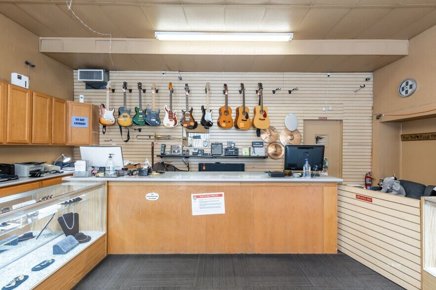 More Photos Of 415 Idaho St, Elko Storefront For Sale