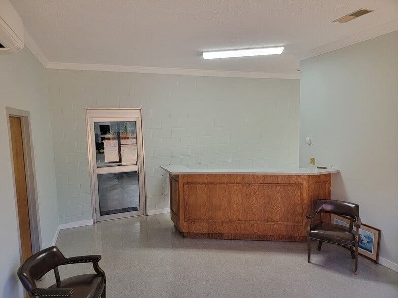 More Photos Of 1106 Goodale Ave, Camden Flex For Sale