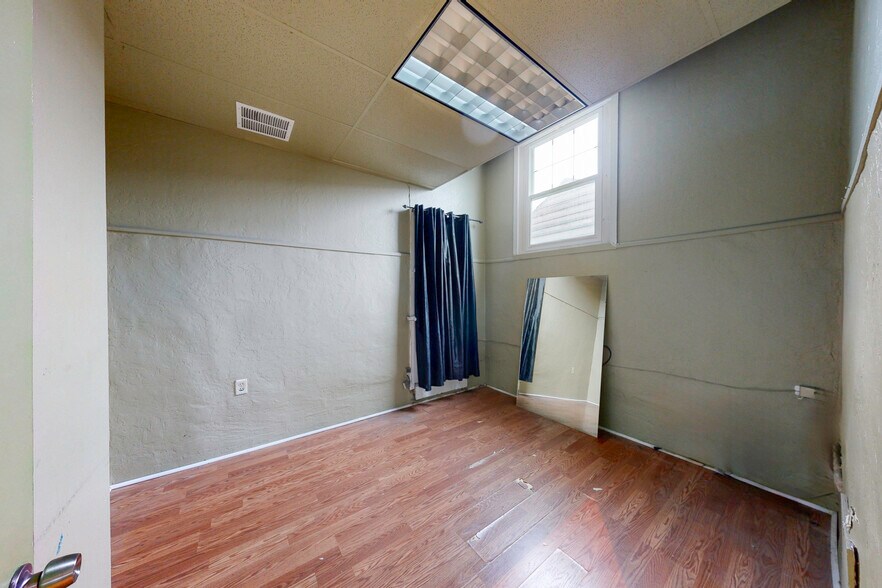 More Photos Of 375-377 MacArthur Blvd, San Leandro Freestanding For Lease