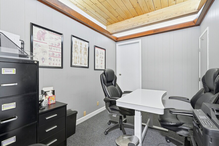 More Photos Of 12720 SW Pacific Hwy, Tigard General Retail For Sale