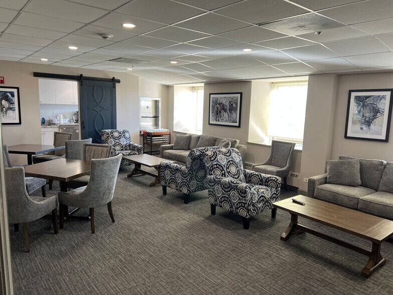 More Photos Of 201 S Grove Ave, Barrington Office For Lease