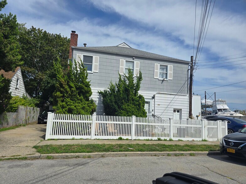 Primary Photo Of 105 Eastern Blvd, Baldwin Apartments For Lease