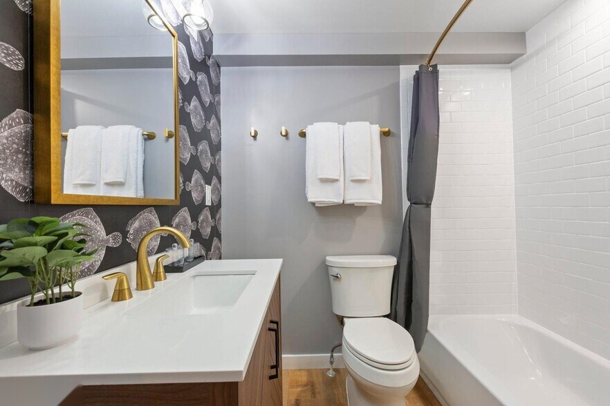 More Photos Of 220 West St, Annapolis Office For Sale