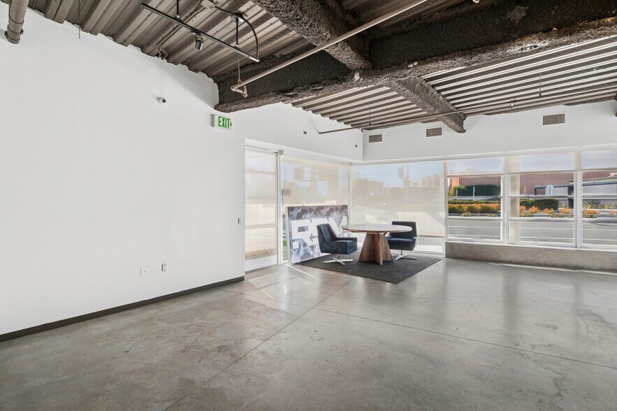 More Photos Of 3000-3002 Newport Blvd, Newport Beach General Retail For Sale