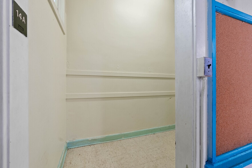 More Photos Of 5710 Wesconnett Blvd, Jacksonville Schools For Lease