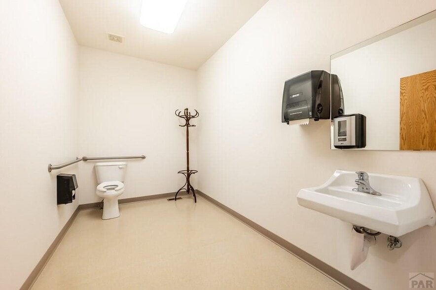 More Photos Of 2027 Columbia Dr, Pueblo Medical For Sale