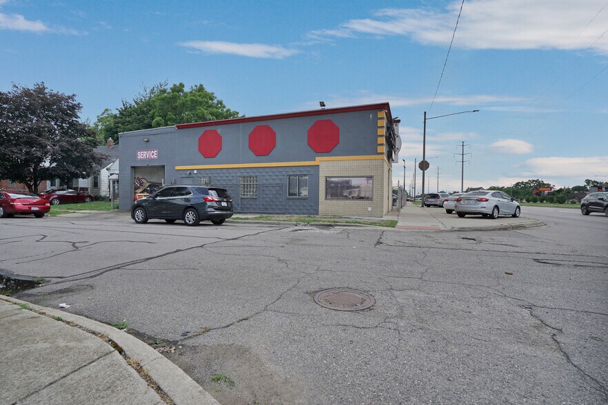 More Photos Of 8146 E 8 Mile Rd, Detroit Auto Dealership For Lease