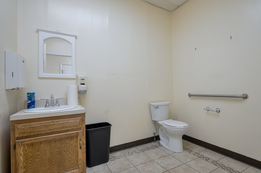 More Photos Of 3900 S 7th St, Terre Haute Office For Sale