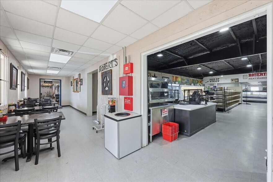 More Photos Of 3720 W Park Ave, Orange Flex For Sale