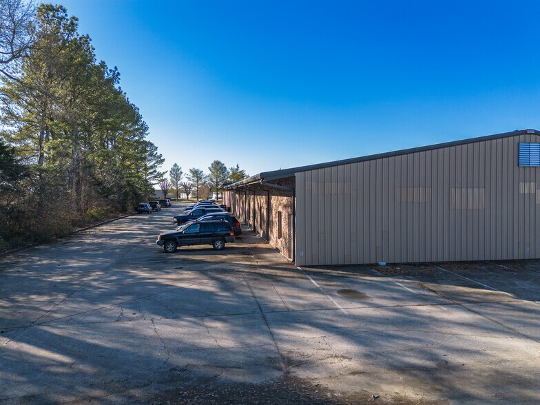 More Photos Of 3710 John Lunn Rd, Spring Hill Flex For Lease