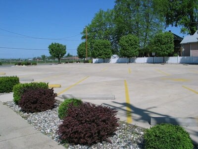 More Photos Of 203 S 6th St, Wood River Office For Sale