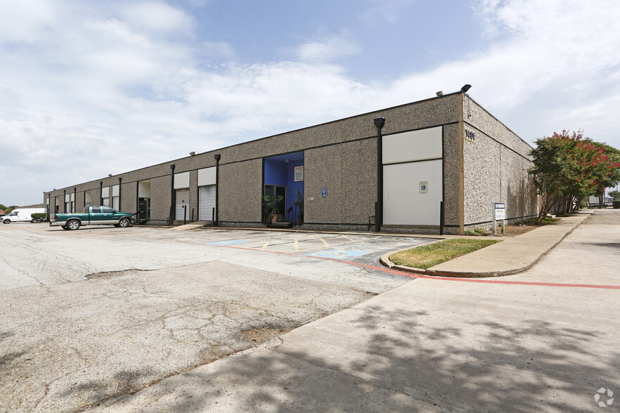 Primary Photo Of 1401-1403 T I Blvd, Richardson Light Distribution For Lease