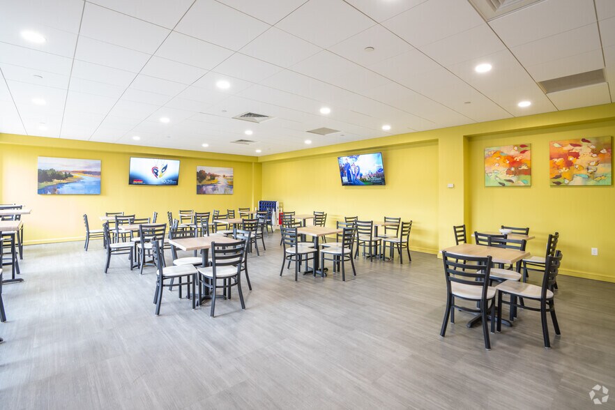 More Photos Of 307 Waverley Oaks Rd, Waltham Office For Lease