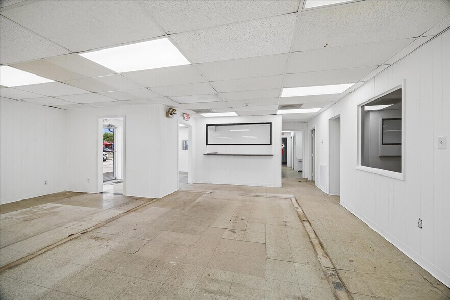 More Photos Of 1122 Preston Ave, Pasadena Flex For Sale