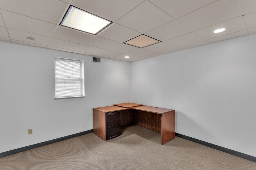More Photos Of 1108 Ohio River Blvd, Sewickley Office For Sale