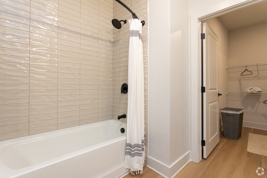 More Photos Of 930 W Mallard Creek Church Rd, Charlotte Apartments For Lease