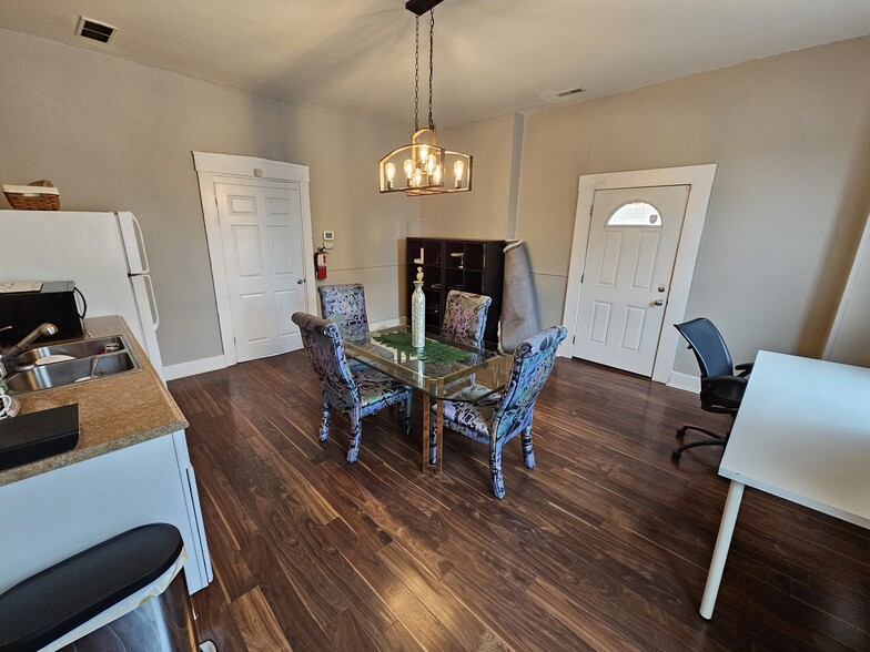More Photos Of 118-120 W Benson St, Cincinnati Apartments For Lease
