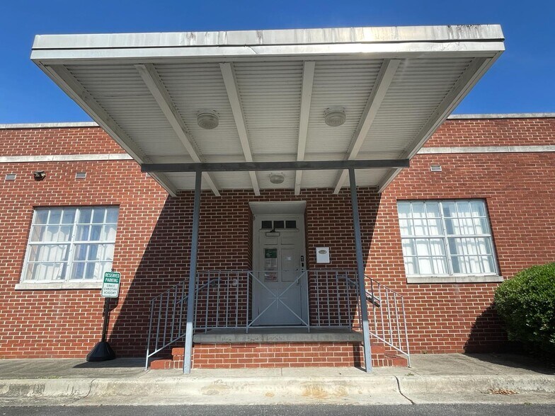 More Photos Of 309 Tibet Ave, Savannah Specialty For Sale