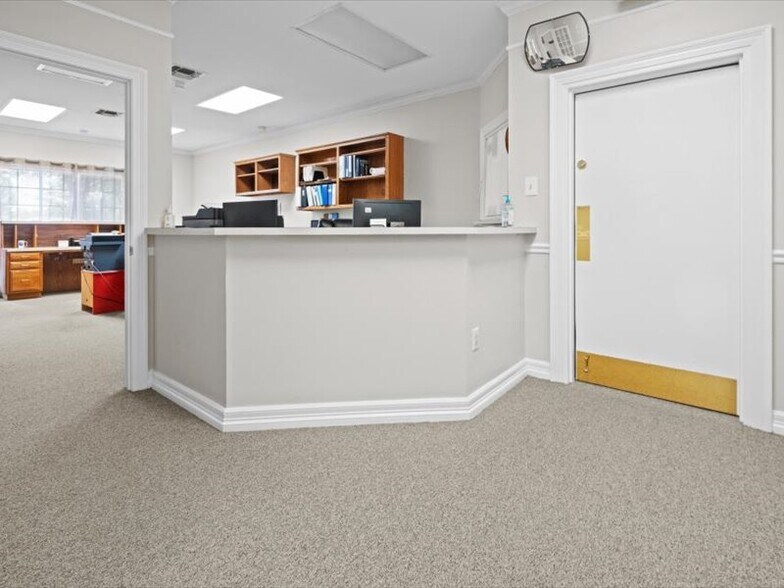 More Photos Of 123 Medical Dr, Palestine Healthcare For Sale