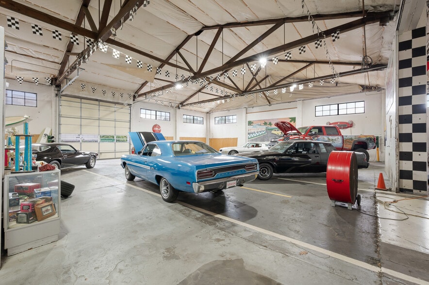 More Photos Of 3521 Franklin Blvd, Eugene Auto Dealership For Sale