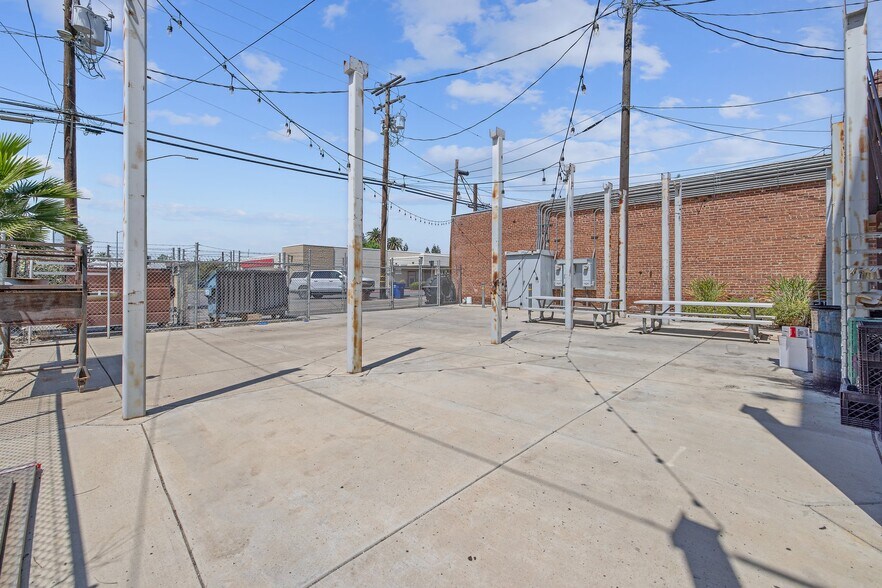 More Photos Of 128 S E St, Exeter Storefront For Sale