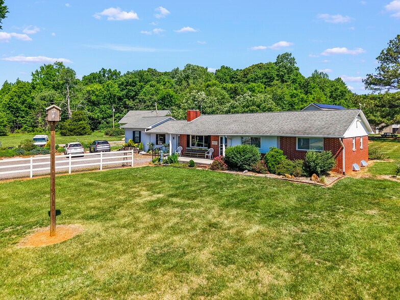 More Photos Of 249 Gilbert Rd, Mocksville Airport For Sale