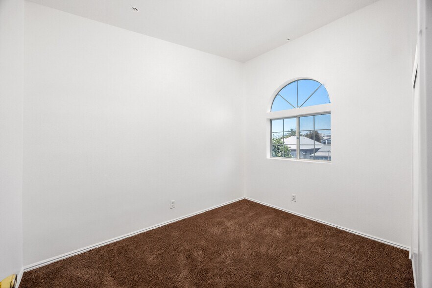 More Photos Of 2104 Mozart St, Los Angeles Apartments For Sale