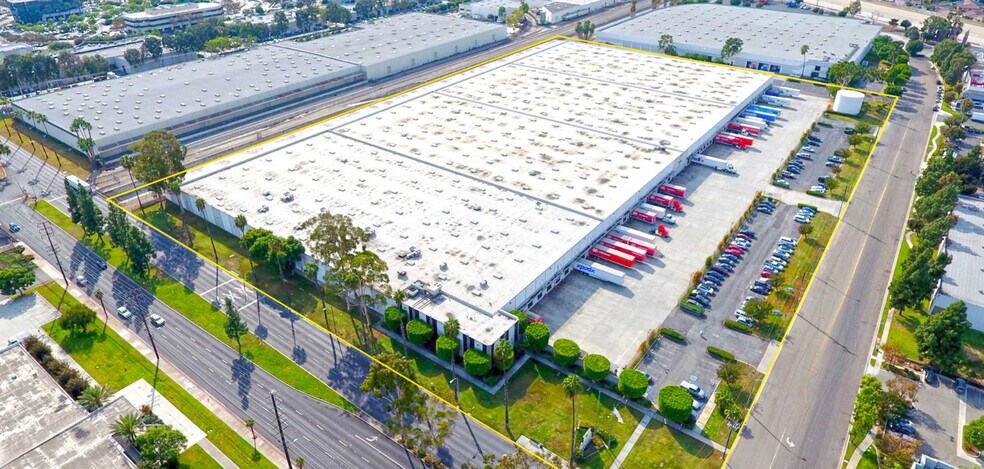 More Photos Of 6565 Valley View St, La Palma Distribution For Lease