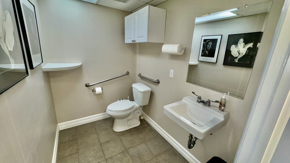 More Photos Of 8828 Main St, Buffalo Freestanding For Lease