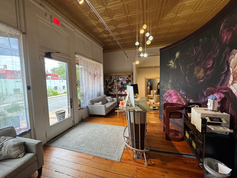 More Photos Of 51 E Lee St, Warrenton Storefront Retail Office For Sale