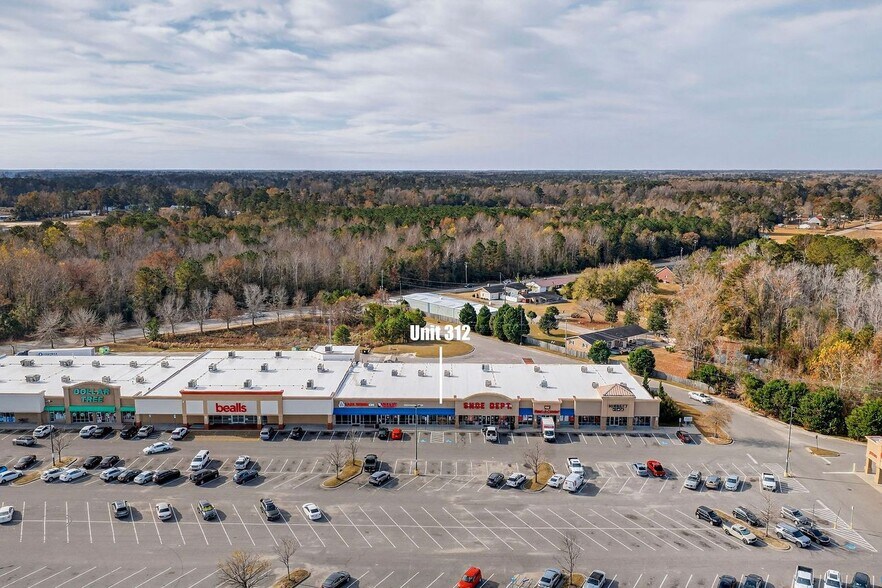 More Photos Of 300-326 Columbus Corners Dr, Whiteville Storefront For Lease