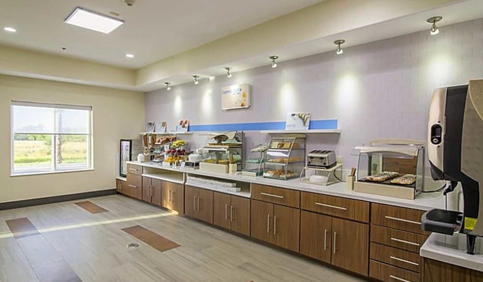 More Photos Of 220 N Expressway 77, Raymondville Hotel For Sale