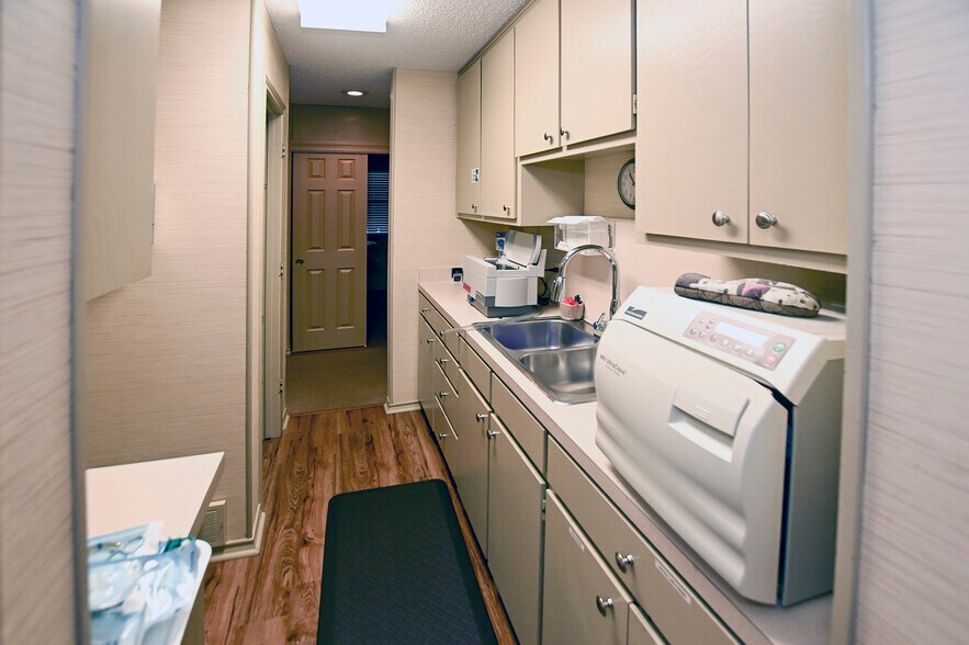 More Photos Of 2700 Brown Trl, Bedford Office For Sale