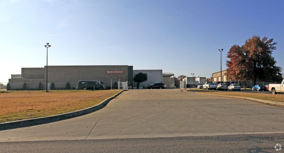 More Photos Of 8716 SE 15th St, Oklahoma City Distribution For Sale