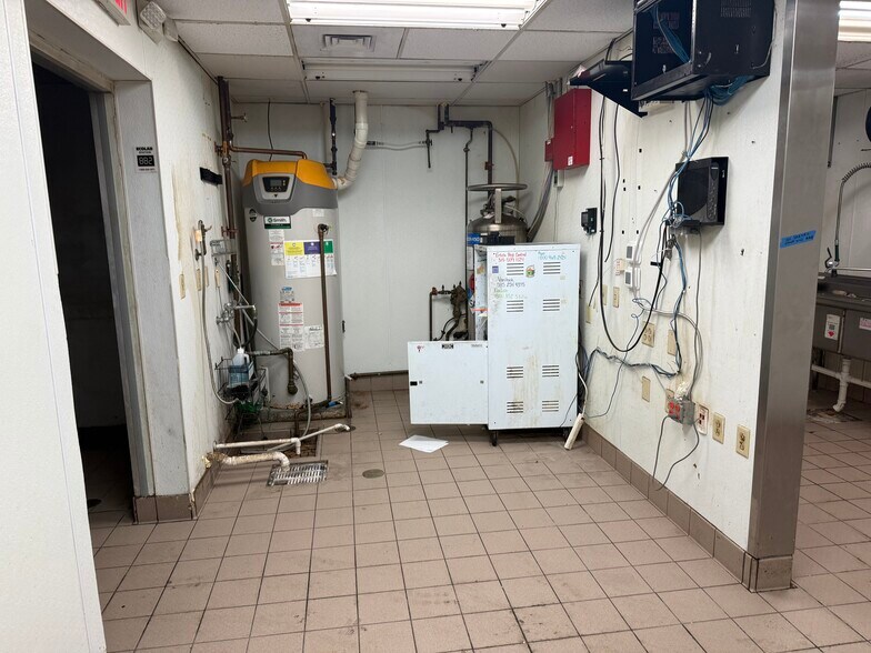 More Photos Of 7801 Brewerton Rd, Cicero Fast Food For Sale