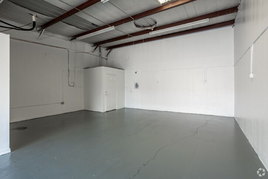 More Photos Of 1228 W Scyene Rd, Mesquite Unknown For Lease
