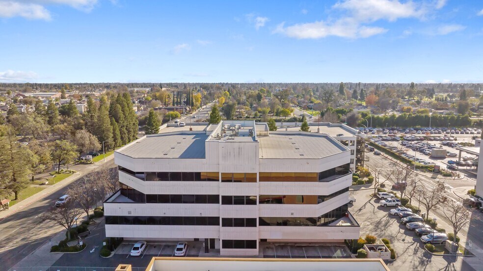 More Photos Of 100 Willow Plz, Visalia Medical For Sale