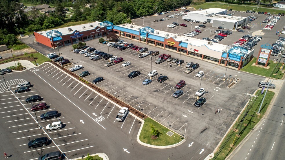 More Photos Of 1906 Glenn Blvd SW, Fort Payne Storefront Retail Office For Lease