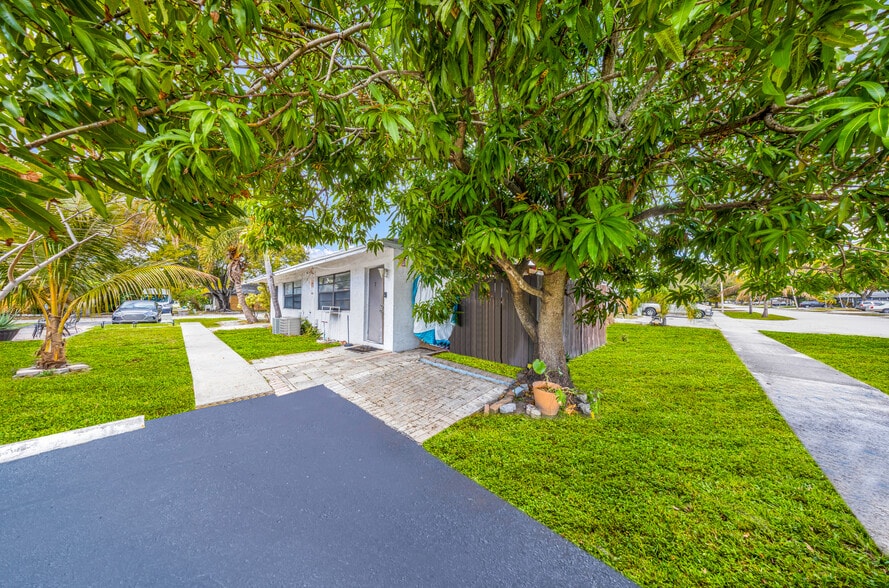 More Photos Of 3109 NW 3rd Ave, Pompano Beach Multifamily For Sale