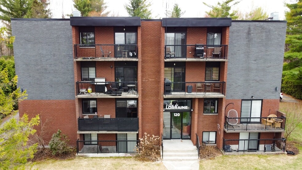 Primary Photo Of 120 Av De Lorraine, Lachute Apartments For Sale