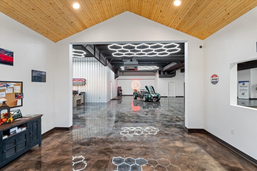 More Photos Of 912 Valley Ridge Rd, Covington General Retail For Sale