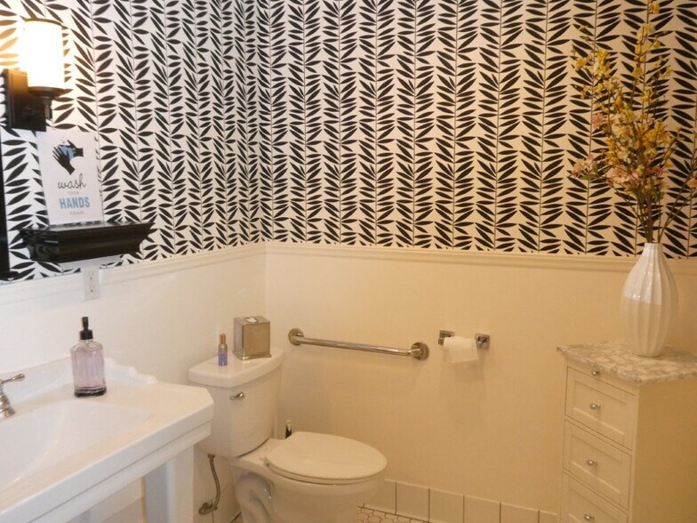 More Photos Of 1101 Foothill Blvd, La Cañada Flintridge Storefront For Lease