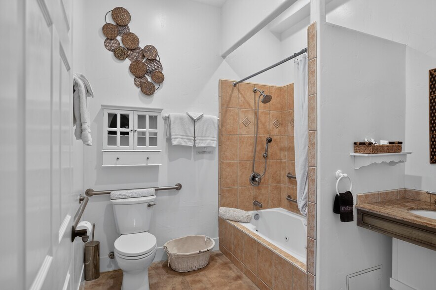 More Photos Of 95 S Ocean Ave, Cayucos Hospitality For Sale